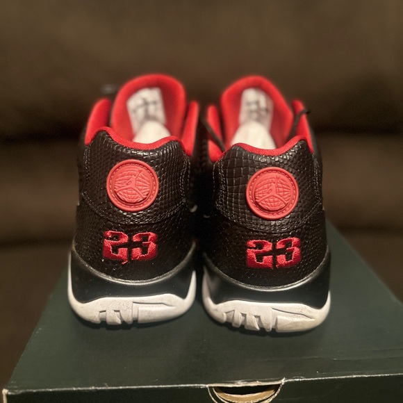 Throwback Jordan - Picture 2 of 4